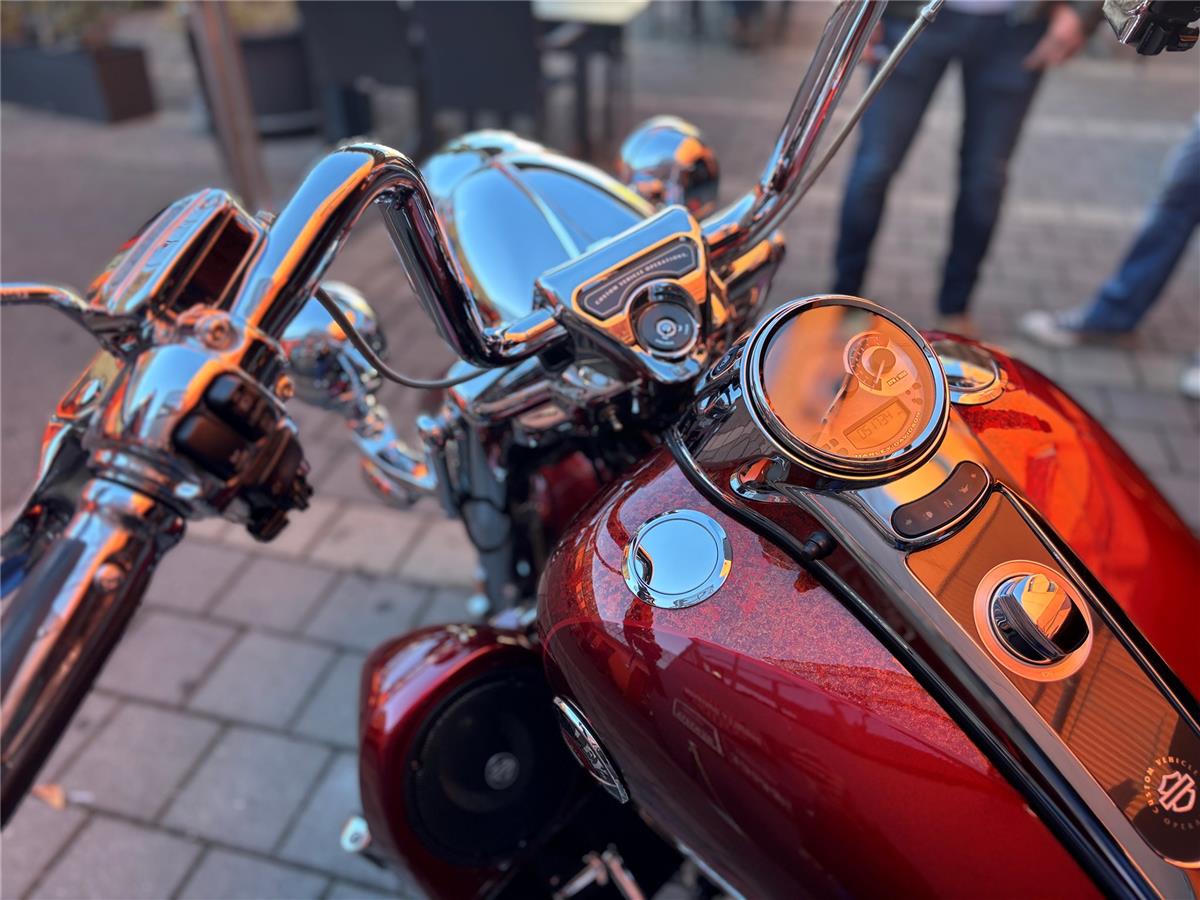 2013 Harley-Davidson CVO Road King FLHRSE