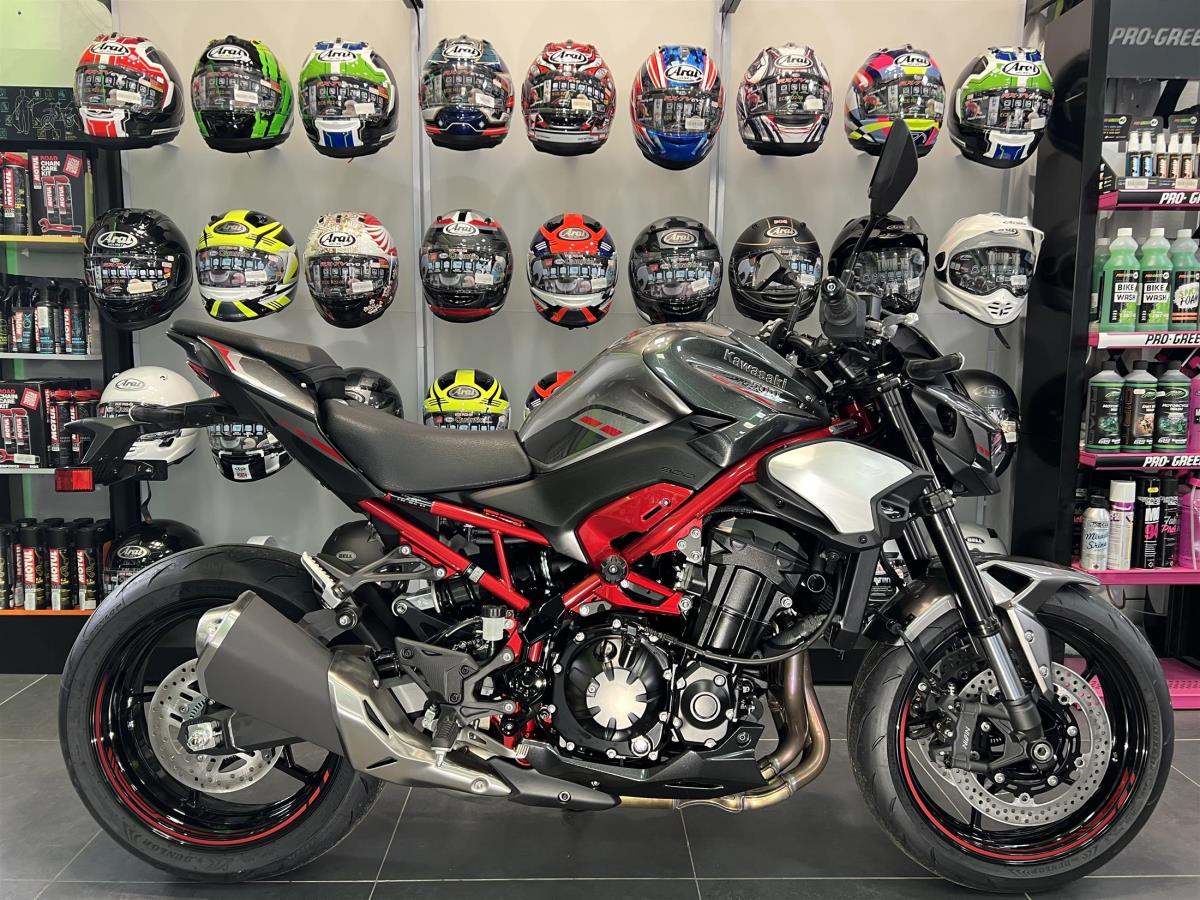 Main image of 2025 KAWASAKI Z900 IN METALLIC CARBON GREY LOW RATE FINANCE