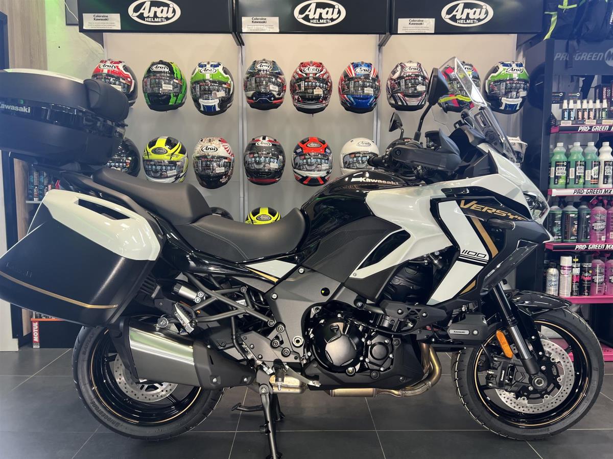 Main image of SAVE £750 2025 KAWASAKI VERSYS 1100S GRAND TOURER IN PEARL ROBOTIC WHITE