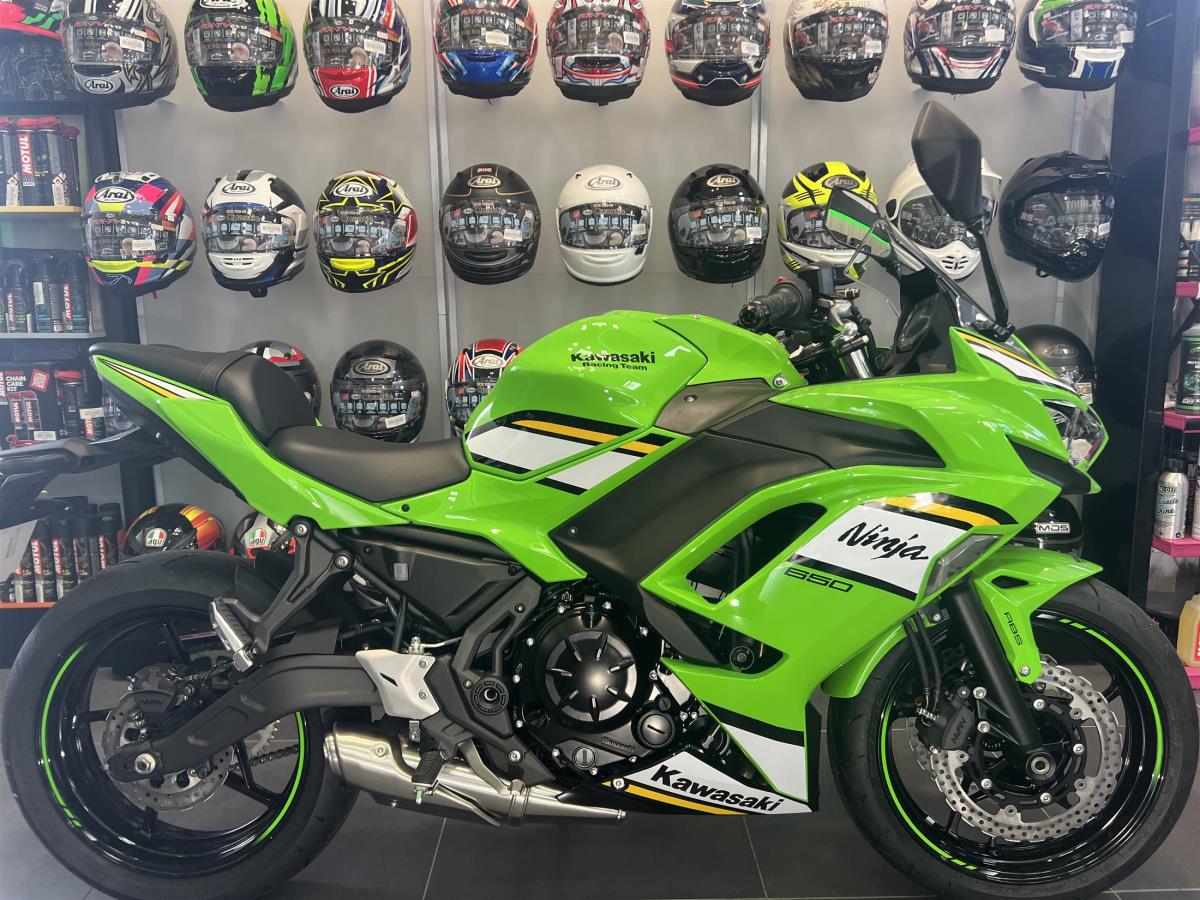 Main image of 2025 KAWASAKI NINJA 650 IN LIME GREEN / EBONY