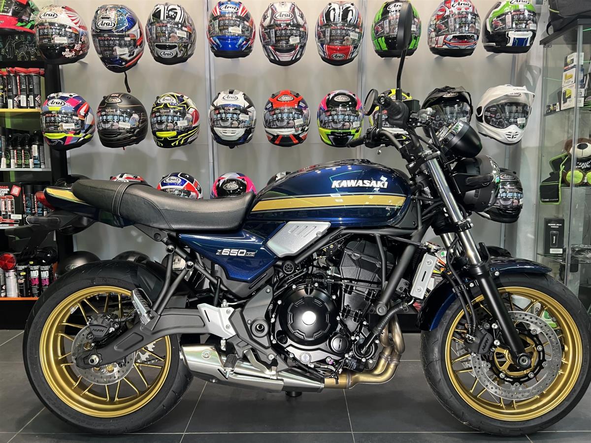 Main image of 2026 KAWASAKI Z650RS IN METALLIC OCEAN BLUE