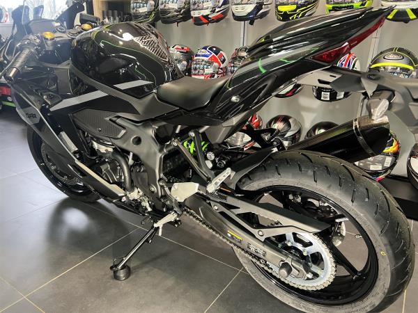 2026 KAWASAKI ZX4RR PERFORMANCE IN METALLIC MATTE GRAPHENSTEEL