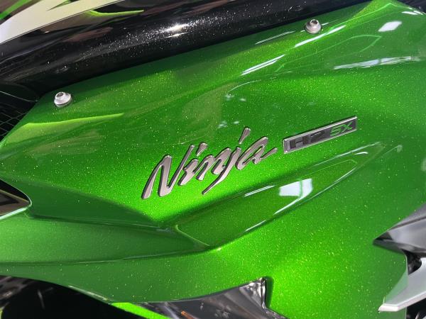 Thumbnail 5 of UNREGISTERED KAWASAKI H2 SX SE SAVE £3828