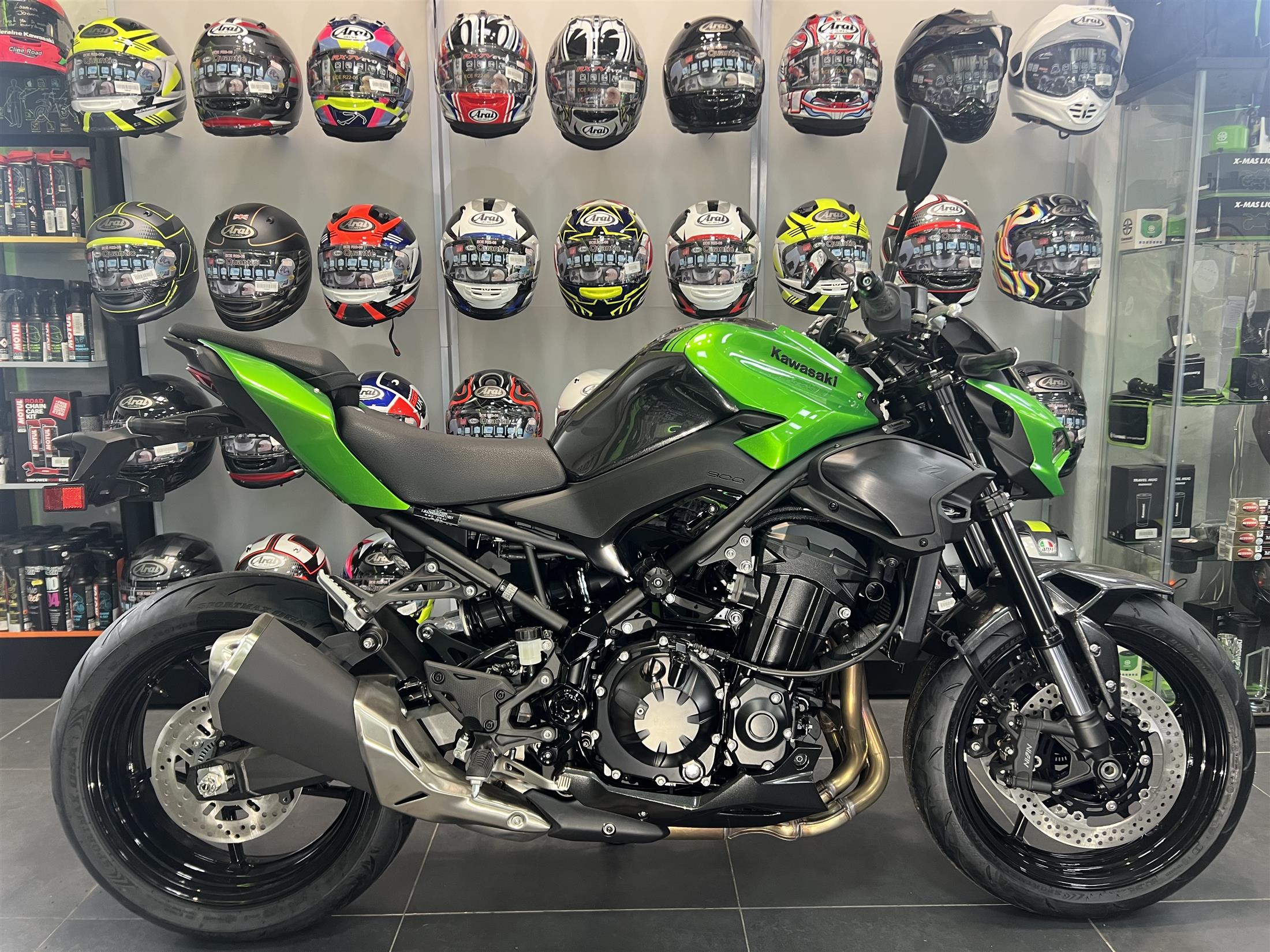 2026 KAWASAKI Z900 IN CANDY LIME GREEN