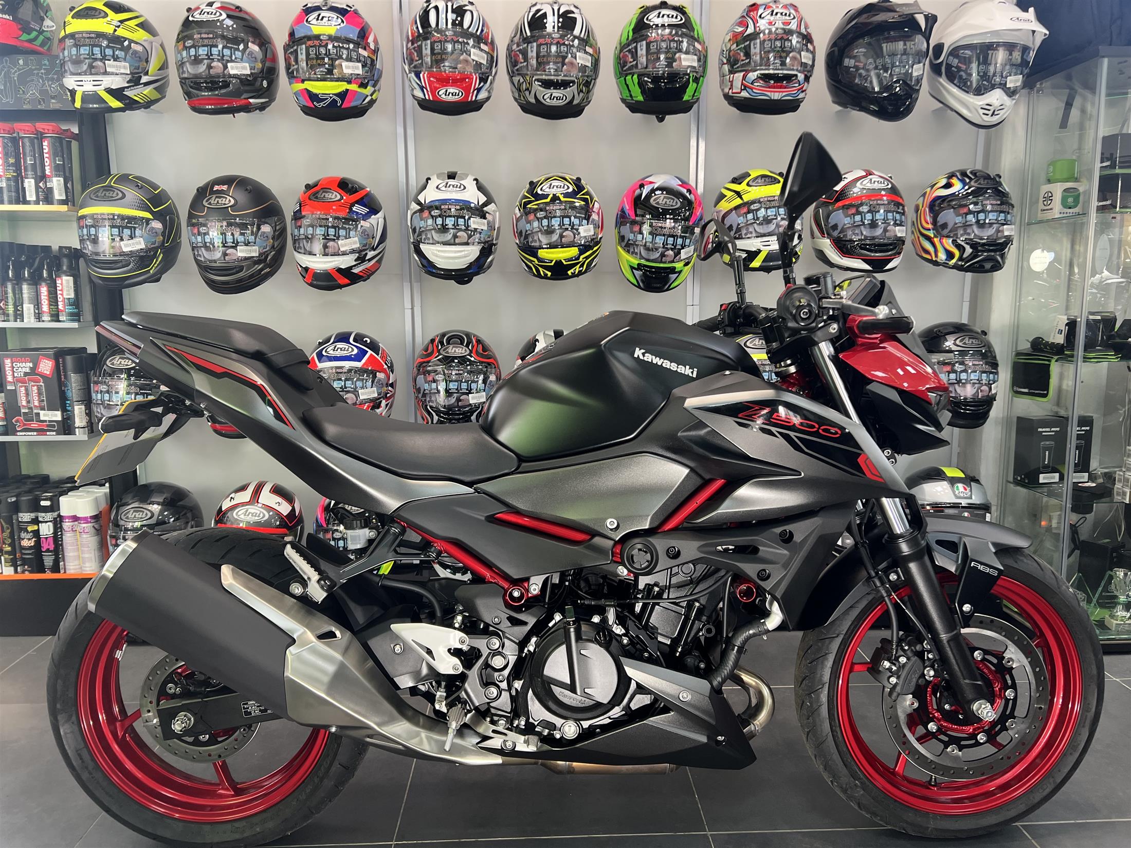 2025 KAWASAKI Z500SE IN CANDY PERSIMMON RED - Coleraine Kawasaki