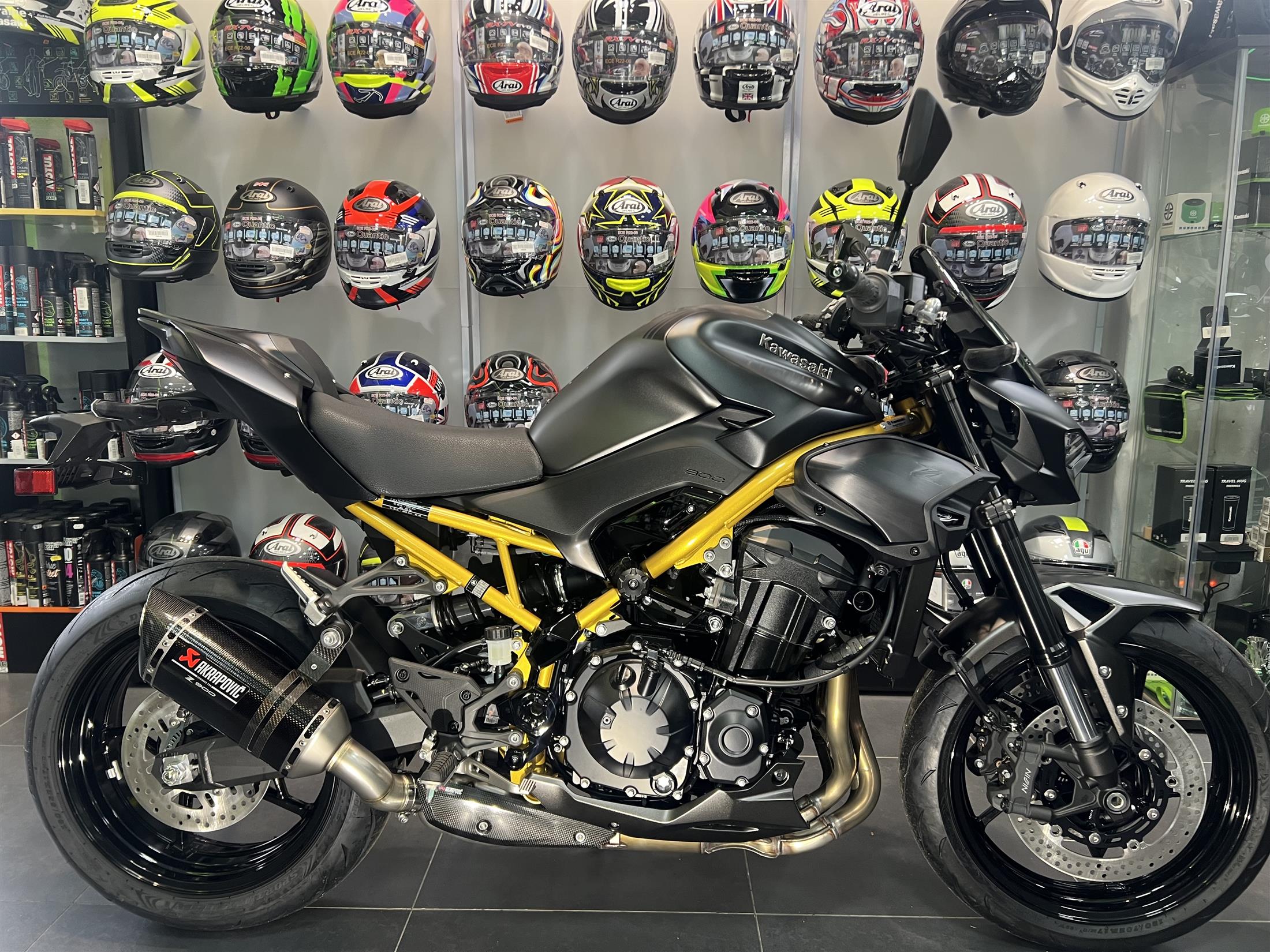 2026 KAWASAKI Z900 PERFORMANCE EDITION IN EBONY