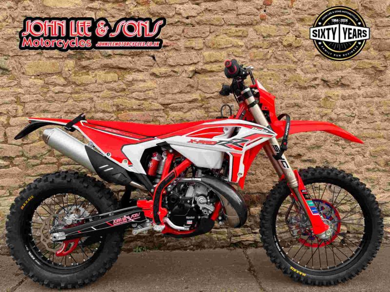 New Beta RR200 X-PRO 2025 SPECIAL OFFER WITH FREE
EXTRAS RED/WHITE
