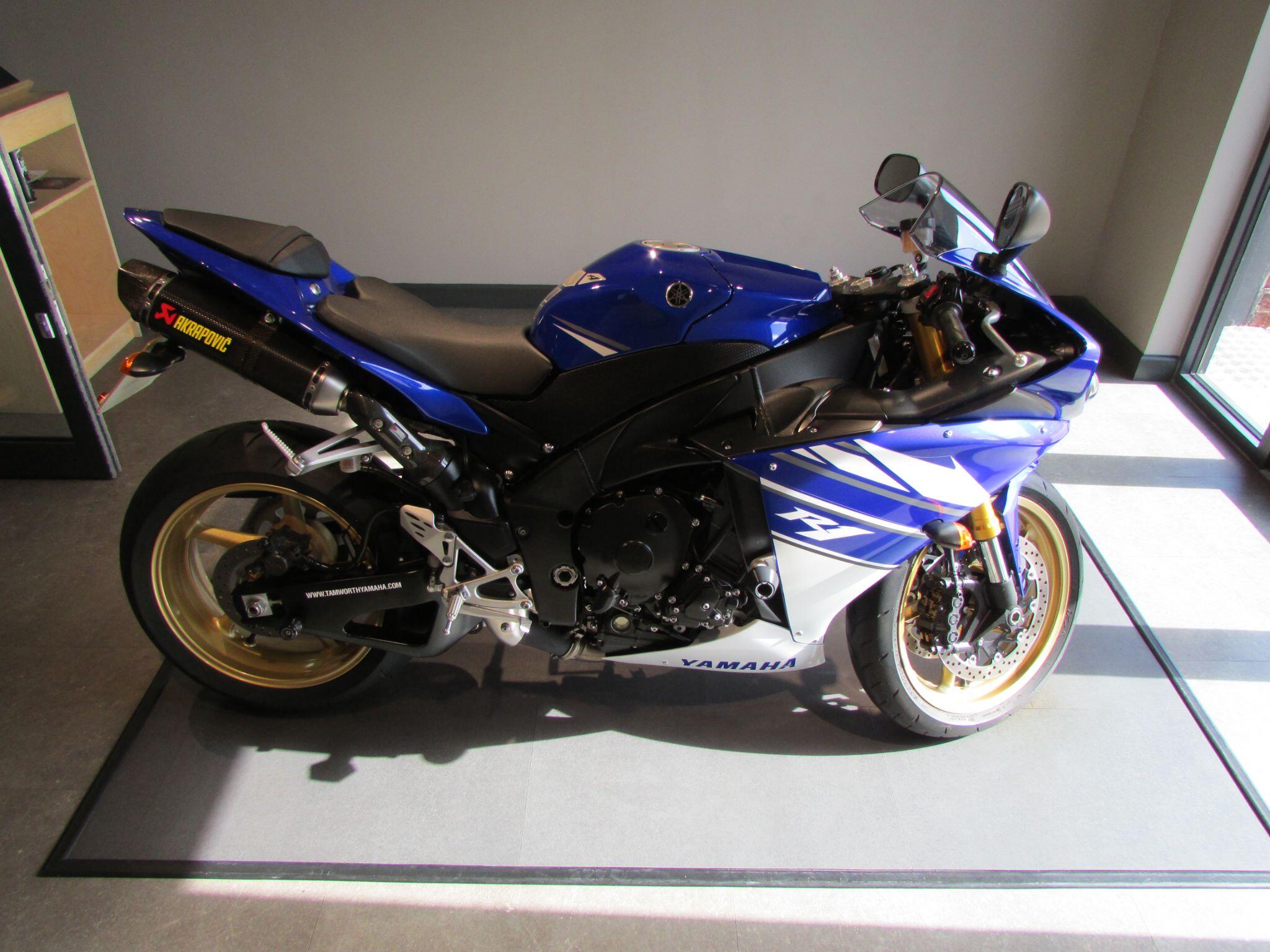 2011 Yamaha R1