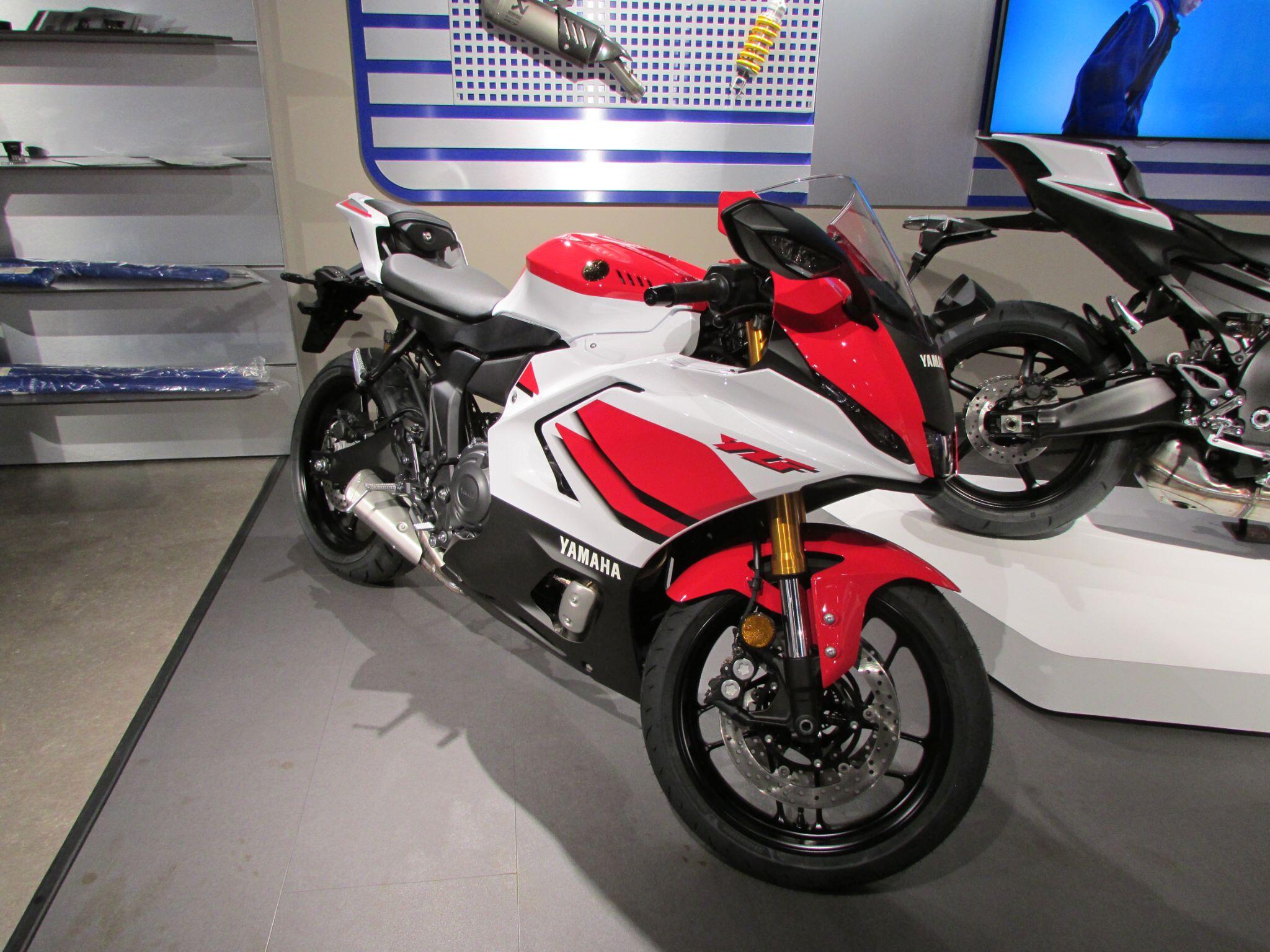 New Yamaha R7