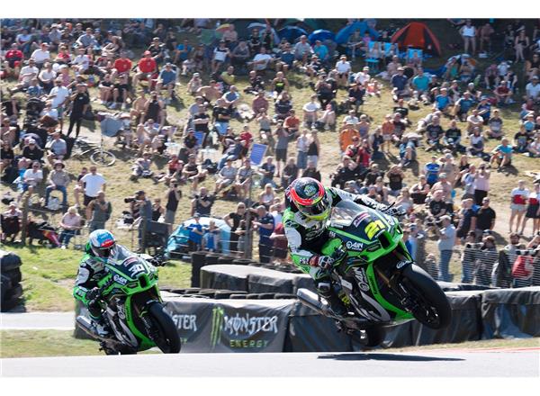 AJN Steelstock Kawasaki Deliver Standout Performances at Cadwell Park
