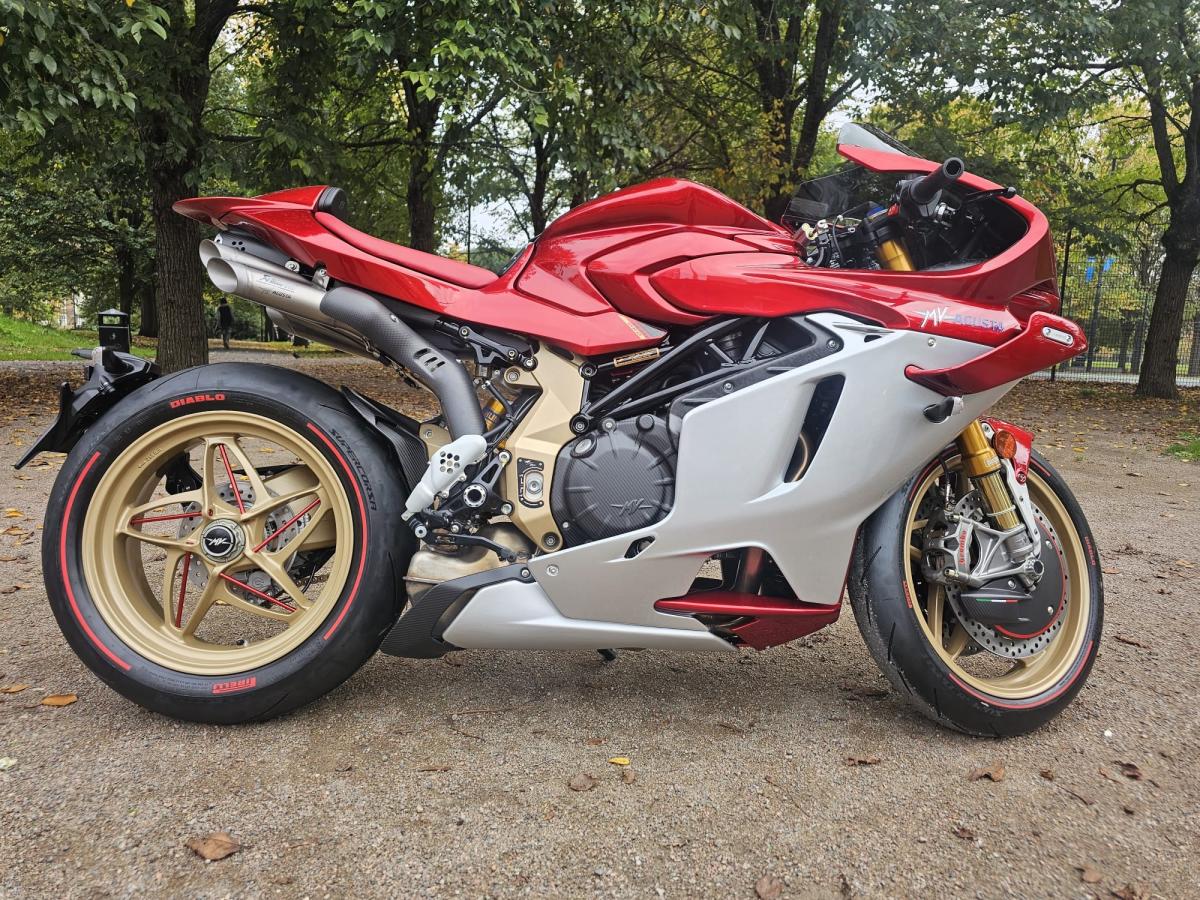 0000 MV AGUSTA Superveloce 1000 Serie Oro