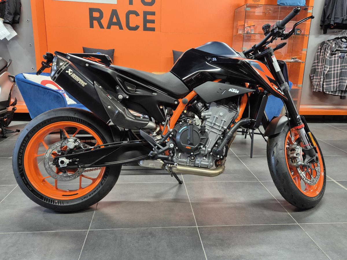 0000 KTM 890 DUKE R