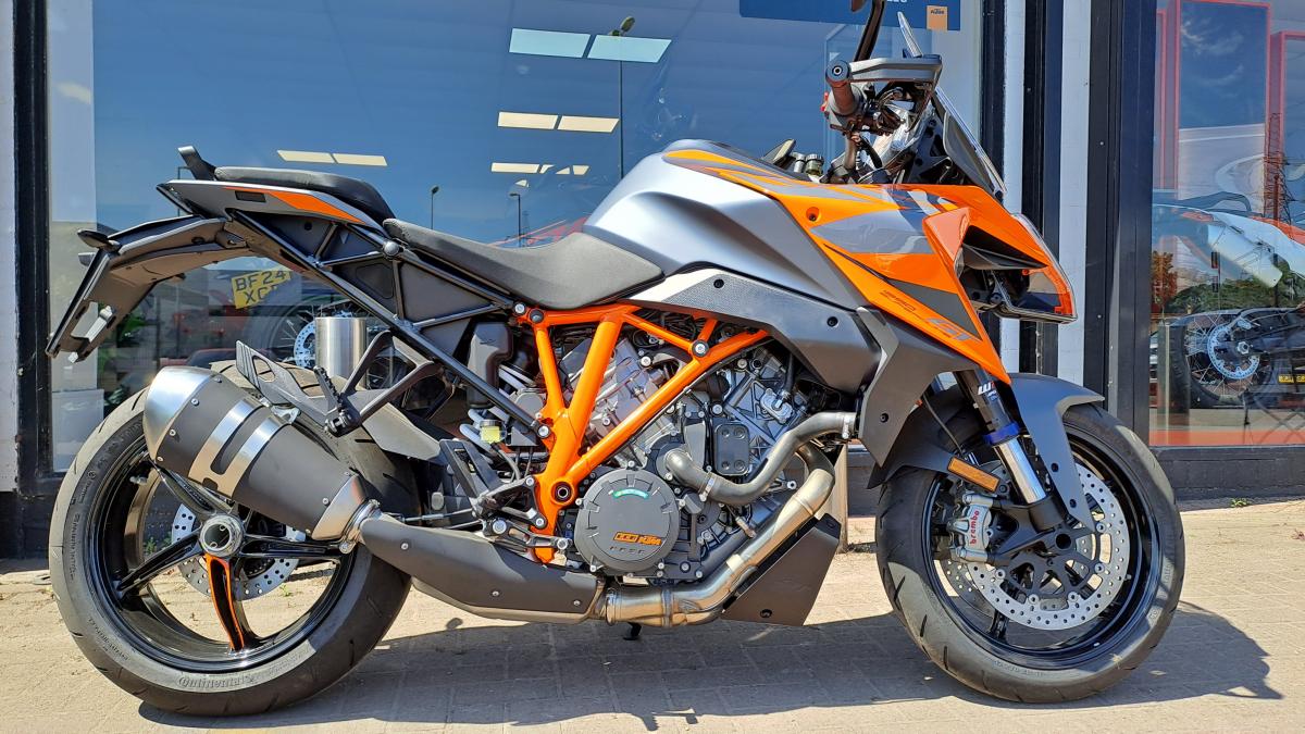 0000 KTM 1290 SUPERDUKE GT ABS