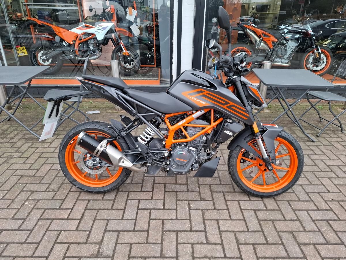 2023 KTM KTM 125 DUKE 2023 KTM KTM 125 DUKE