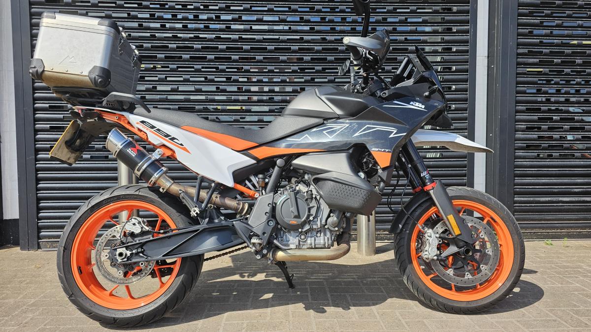 2023 KTM 890 SMT 2023 KTM 890 SMT