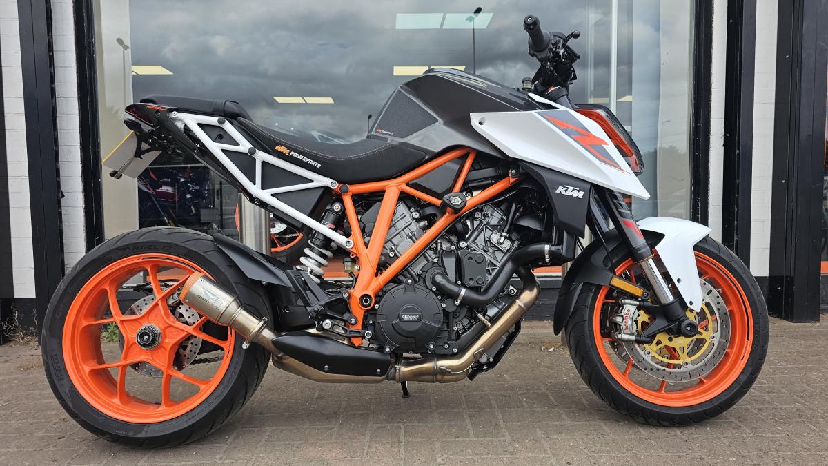 2017 KTM KTM 1290 SUPERDUKE R 17 2017 KTM KTM 1290 SUPERDUKE R 17