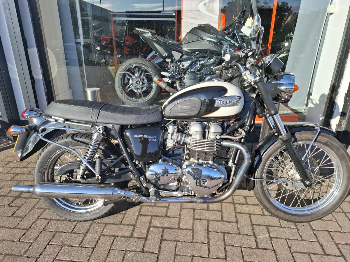 2007 TRIUMPH BONNEVILLE T 100 (865)