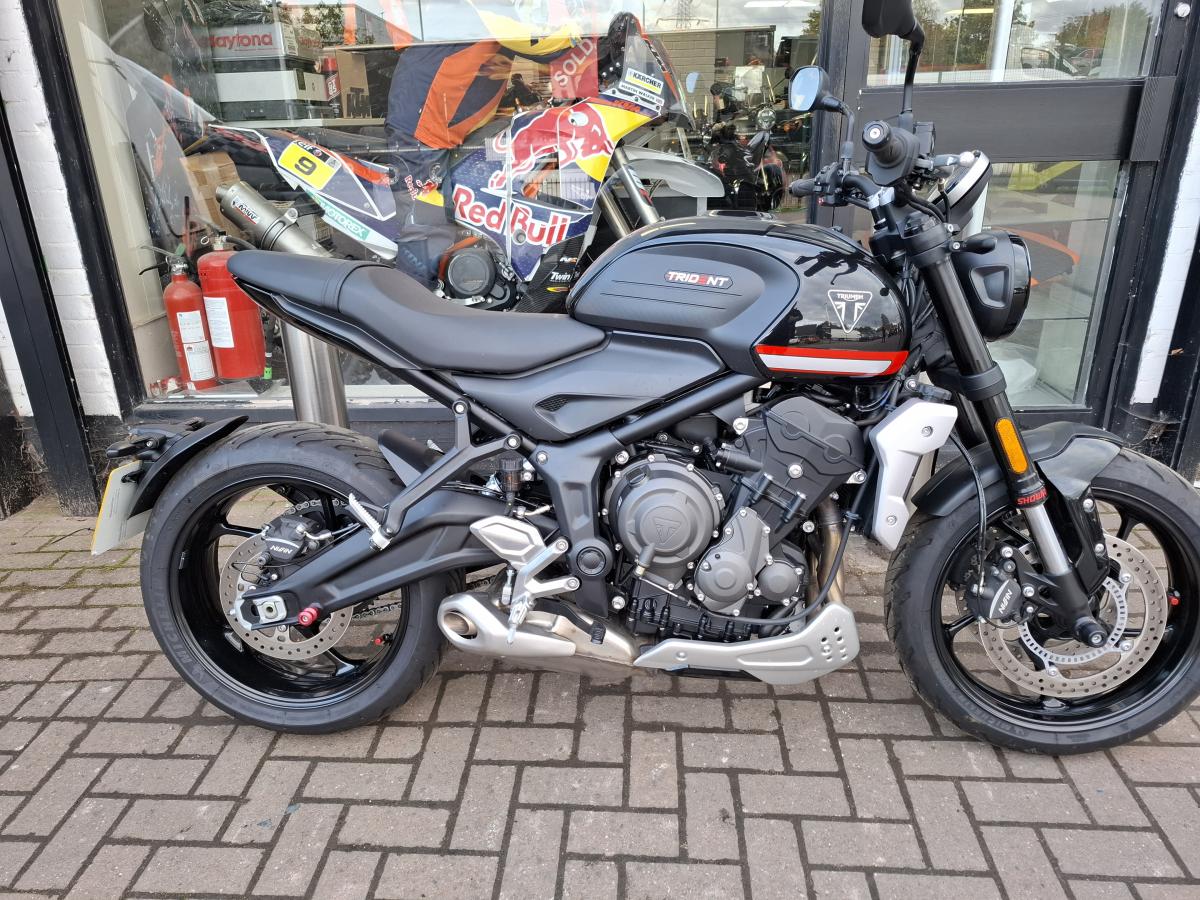 2021 TRIUMPH TRIDENT 2021 TRIUMPH TRIDENT