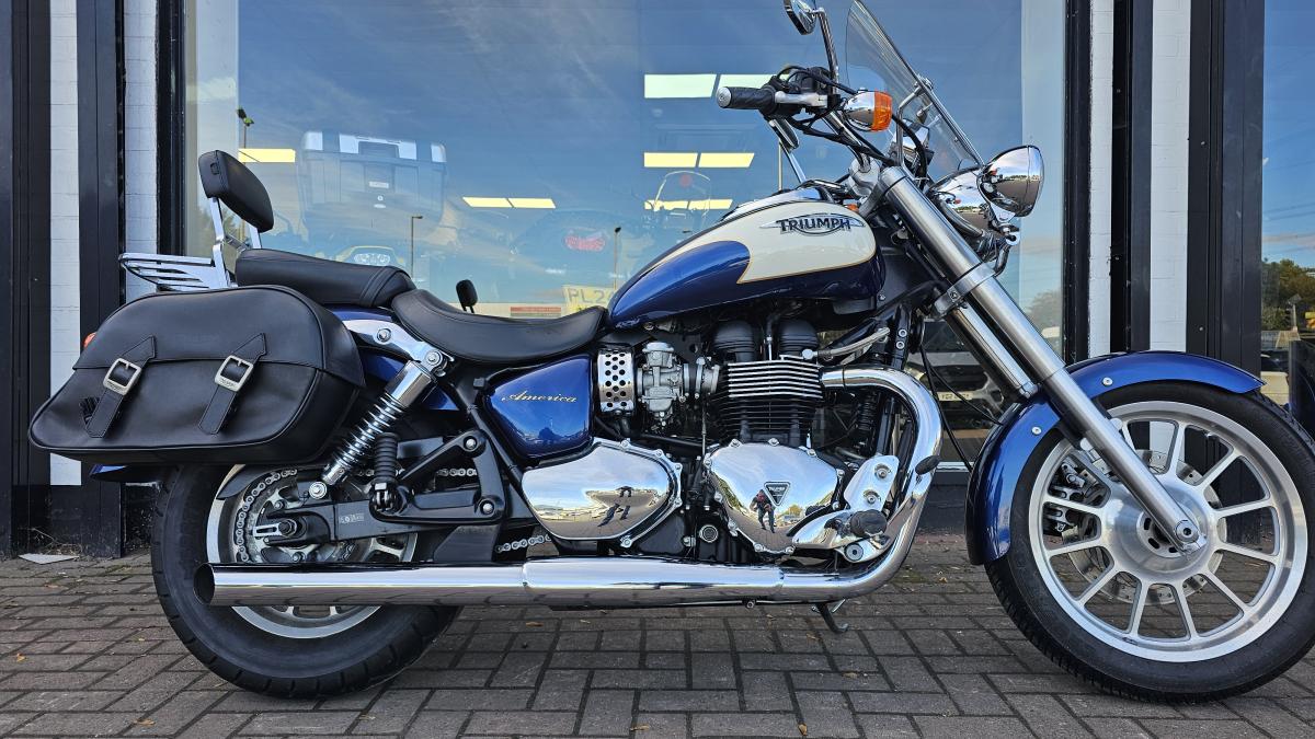 2010 TRIUMPH BONNEVILLE AMERICA 865