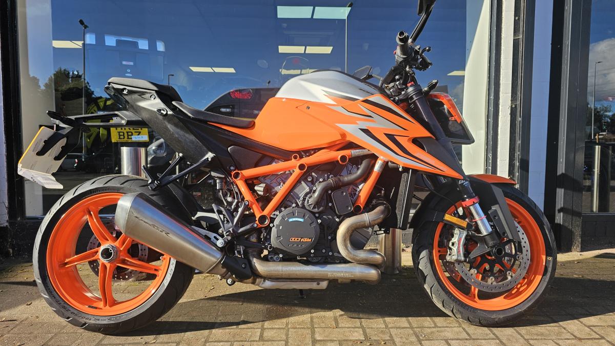 2024 KTM 1290 SUPERDUKE R 23