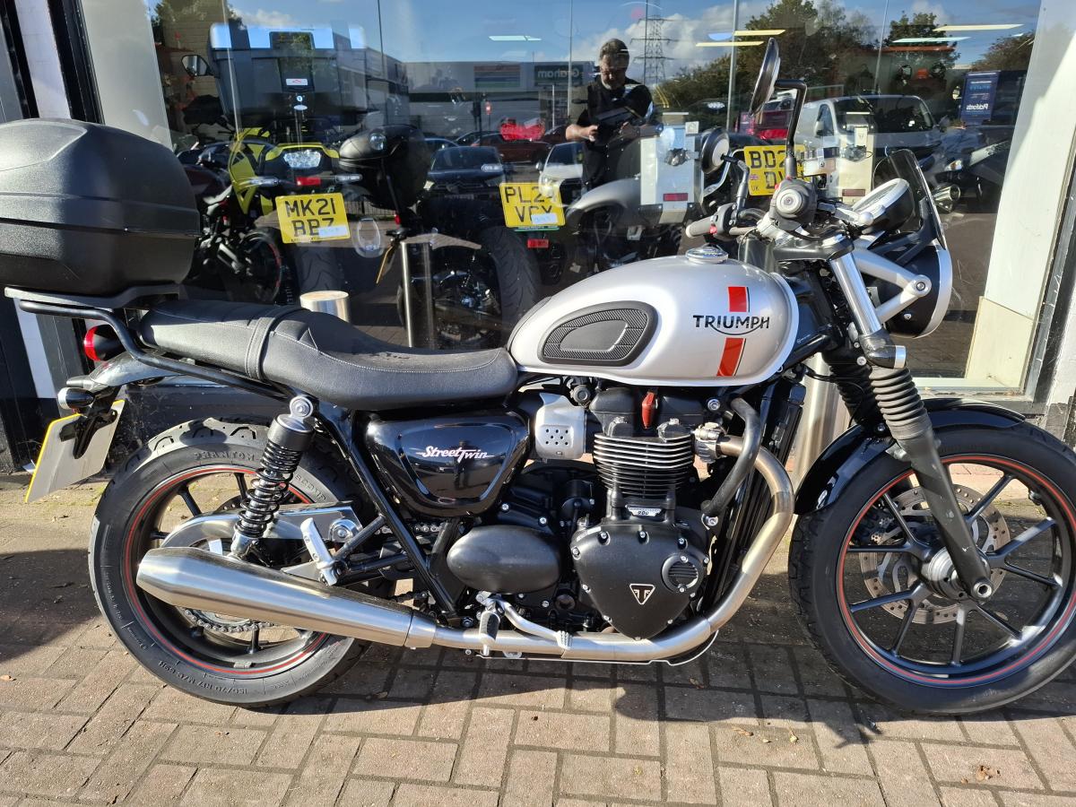 2016 Triumph BONNEVILLE STREET TWIN 2016 Triumph BONNEVILLE STREET TWIN