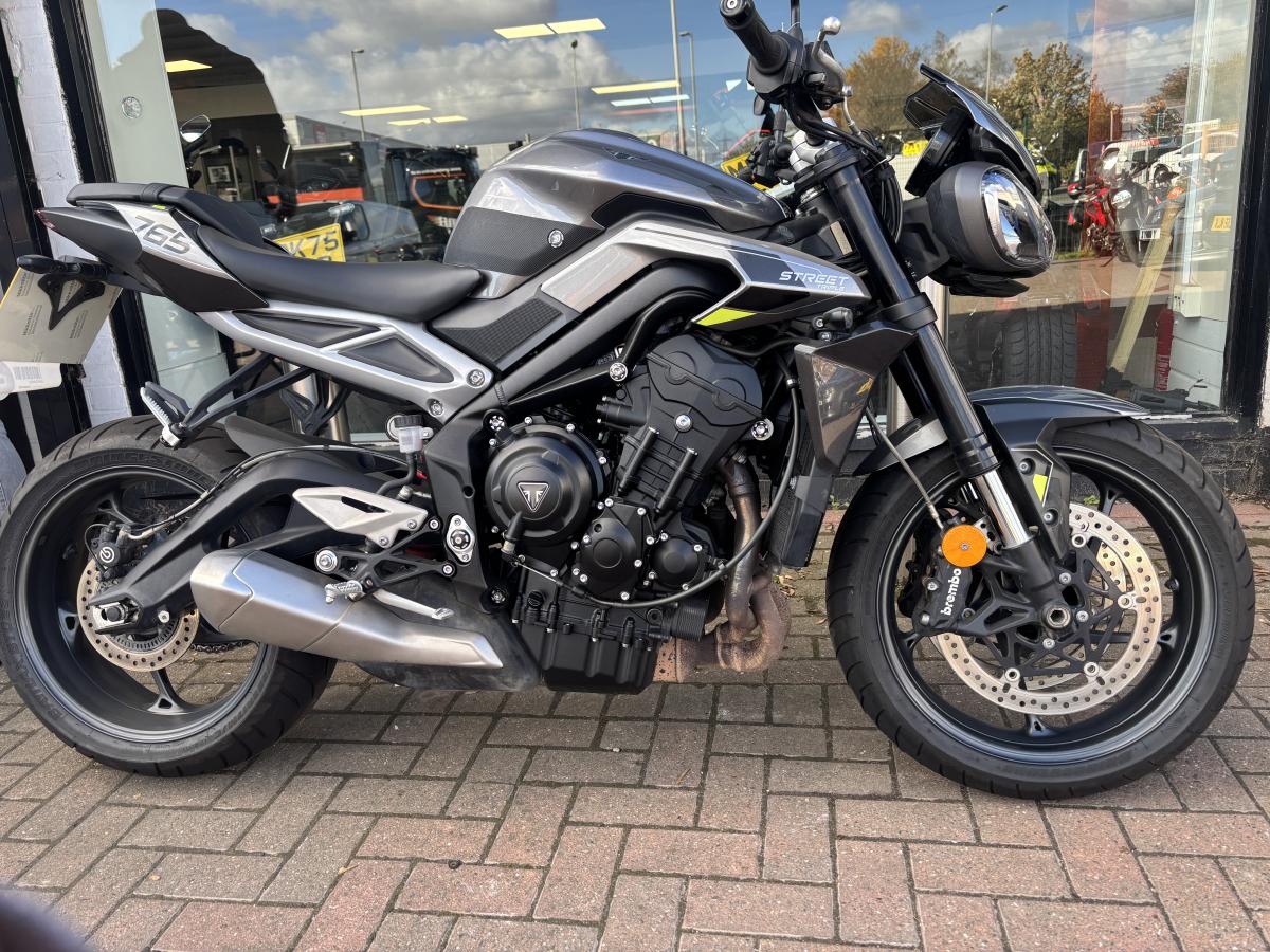 2023 TRIUMPH STREET TRIPLE R