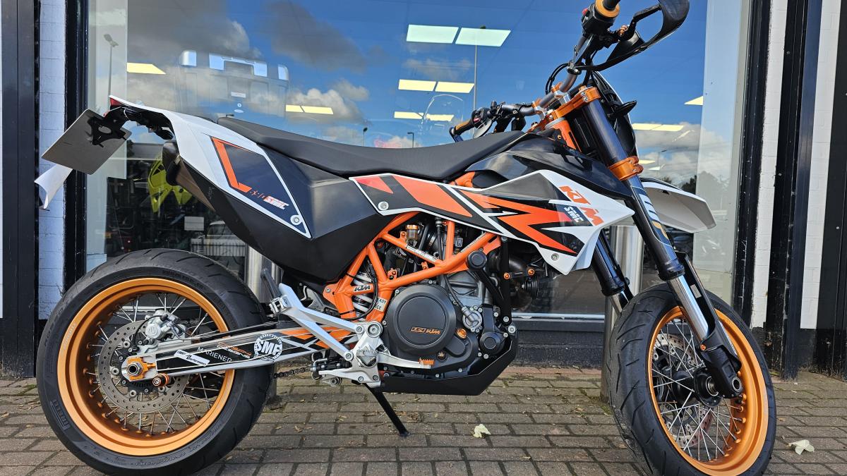 2016 KTM 690 SMC R 16