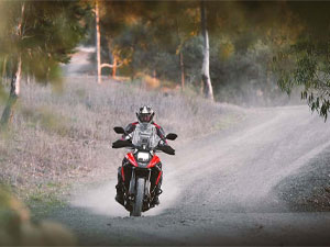 V-STROM 1050XT WINS MOTO JOURNAL MOTORCYCLE OF THE YEAR AWARD