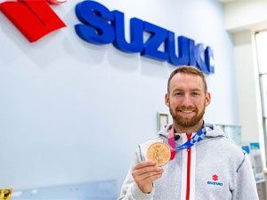 OLYMPIC MEDALIST DECLAN BROOKS VISITS SUZUKI GB