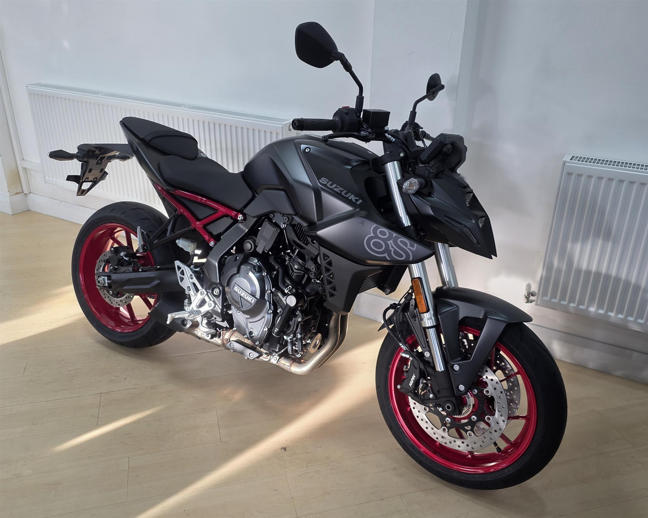 Suzuki GSX-8S