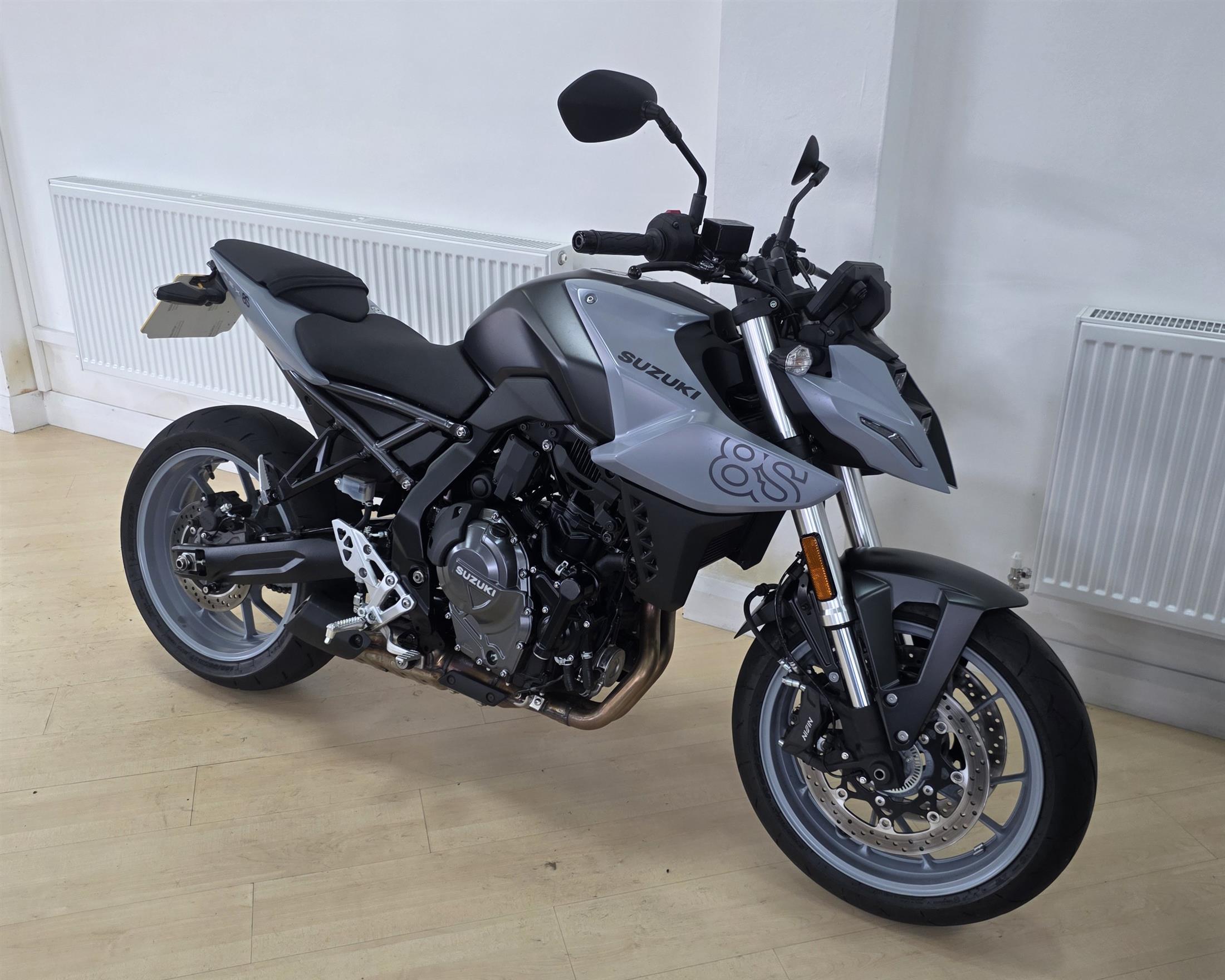 Suzuki GSX-8S