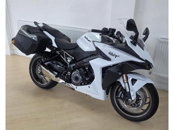 Suzuki GSX-S1000GT + Plus