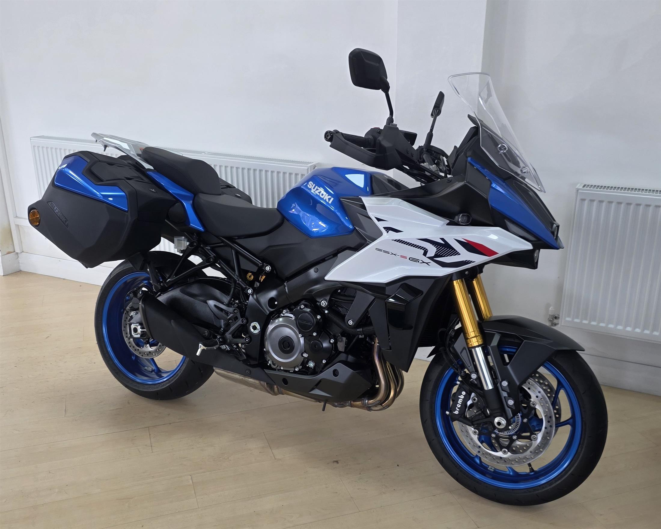 Suzuki GSX-S1000GX + Plus Suzuki GSX-S1000GX + Plus