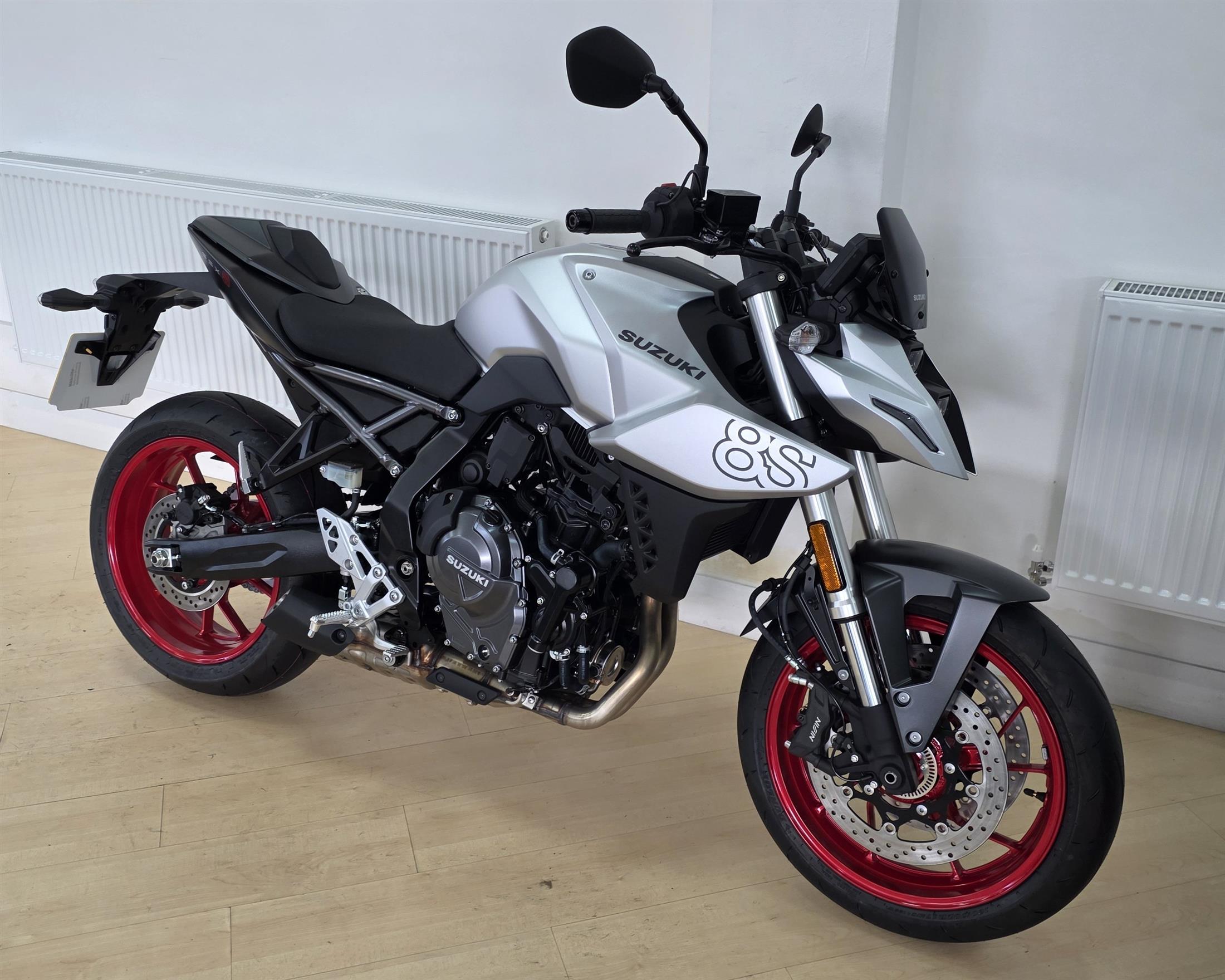 Suzuki GSX-8S