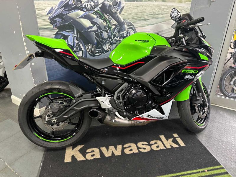 2022 Kawasaki EX 650 Mnsan Green