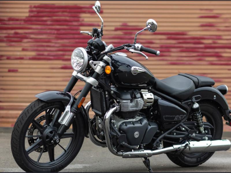 New Royal Enfield Super Meteor 650 ASTRAL BLACK