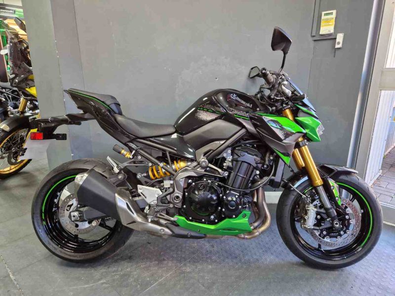 2023 Kawasaki Z900 SE BLACK