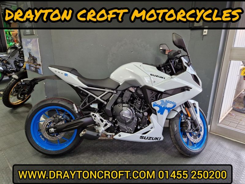 New Suzuki GSX-8R PEARL TECH WHIT