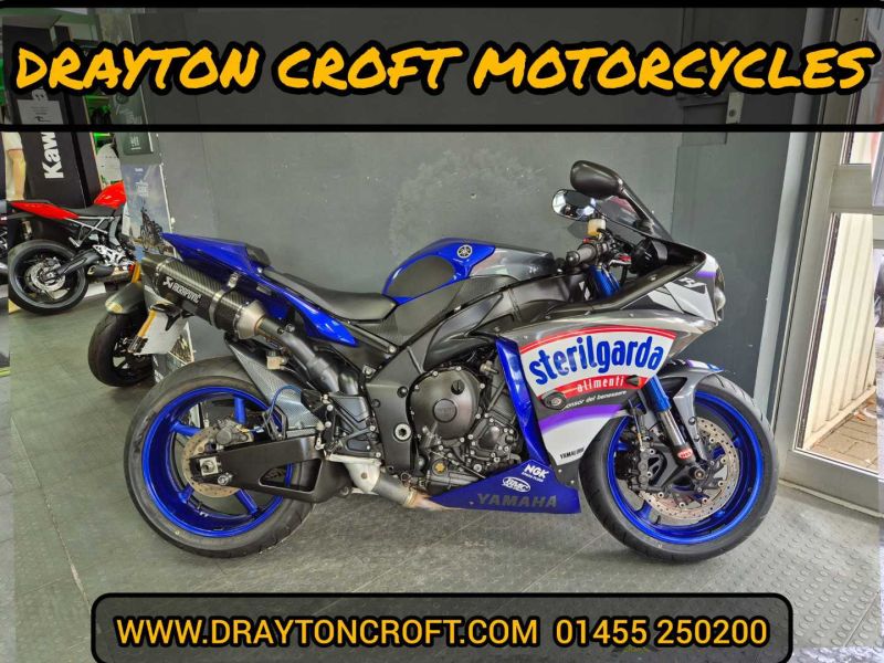 2014 Yamaha YZF-R1 BLUE