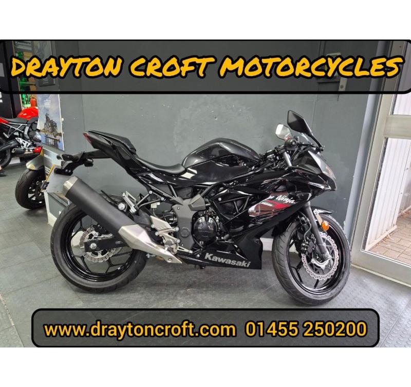2026 Kawasaki NINJA 125 EBONY