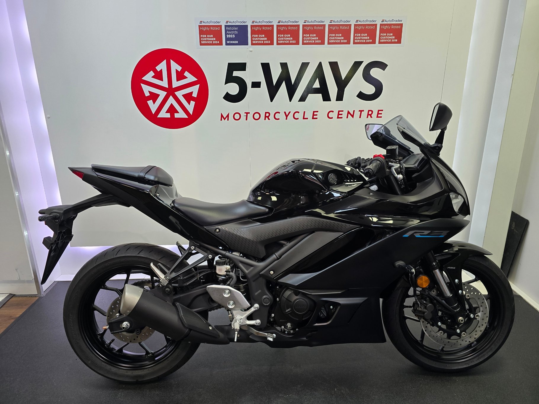 2024 YAMAHA YZF-R3