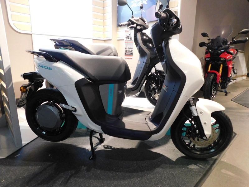 New Yamaha NEOS electric scooter WHITE