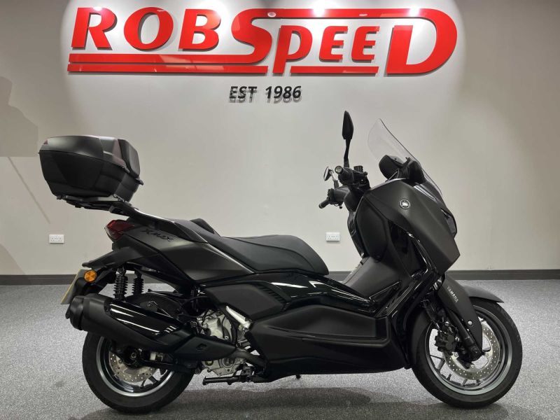 2025 Yamaha X-MAX 300 Tech Max Maroon