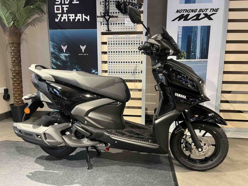 New Yamaha LCG125 RAYZR BLACK New Yamaha LCG125 RAYZR BLACK