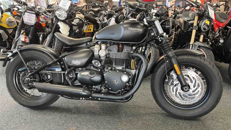 2020 Triumph Bonneville 1200 Bobber Black Black