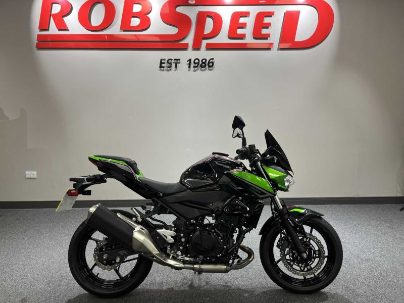 2023 Kawasaki Z400 Green