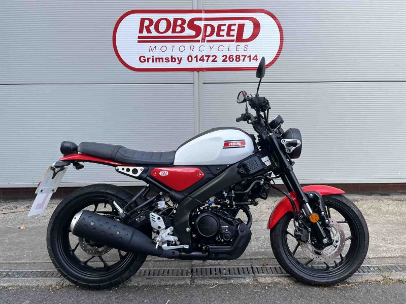 2025 Yamaha XSR 125 White