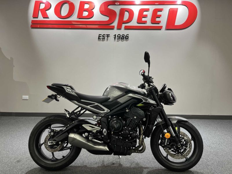 2023 Triumph Street Triple 765 R Silver