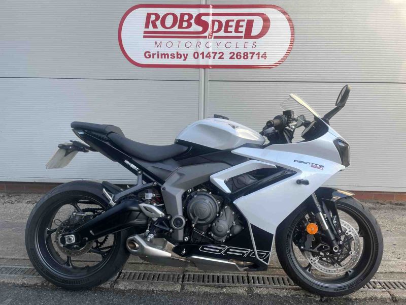 2026 Triumph Daytona 660 White/black 2026 Triumph Daytona 660 White/black
