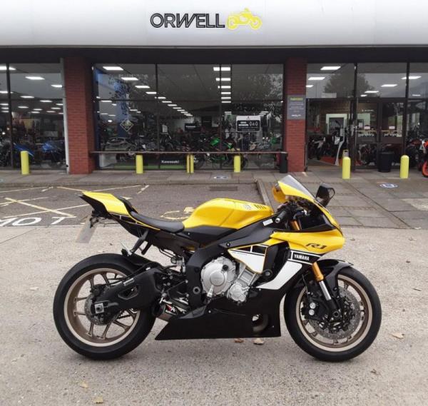 2016 Yamaha YZF-R1 ANNIVERSARY YELLOW